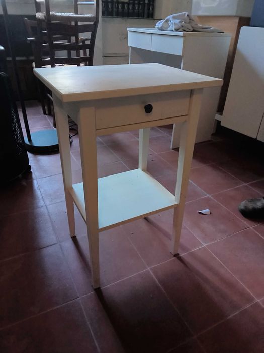 Mesa de cabeceira Hemnes Ikea