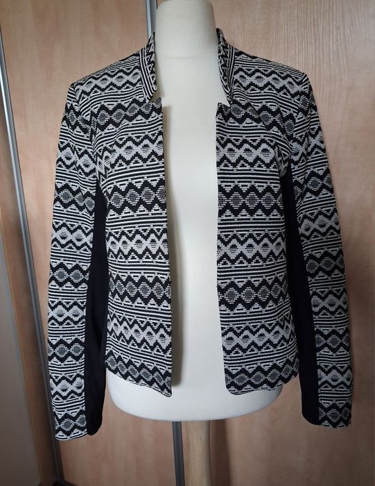 Czarno biała elegancka marynarka w rozmiarze L