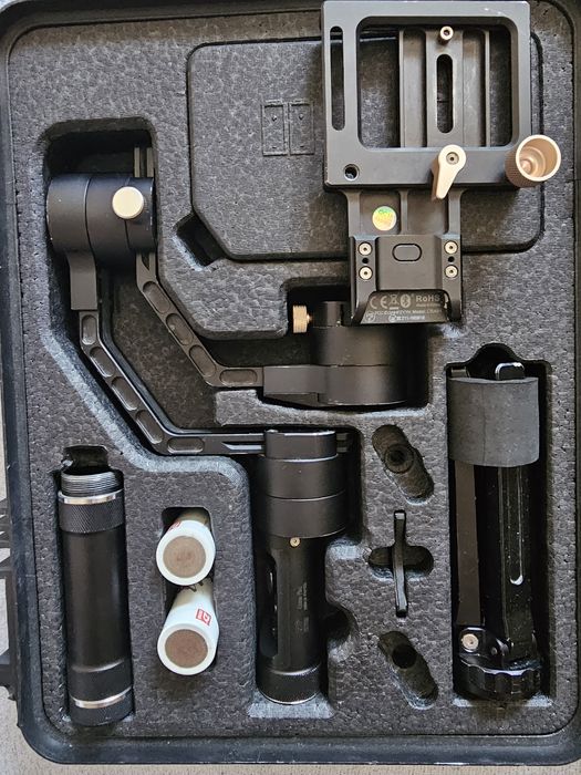 Zhiyun Crane Plus — стабілізатор для камери, 3-осьовий