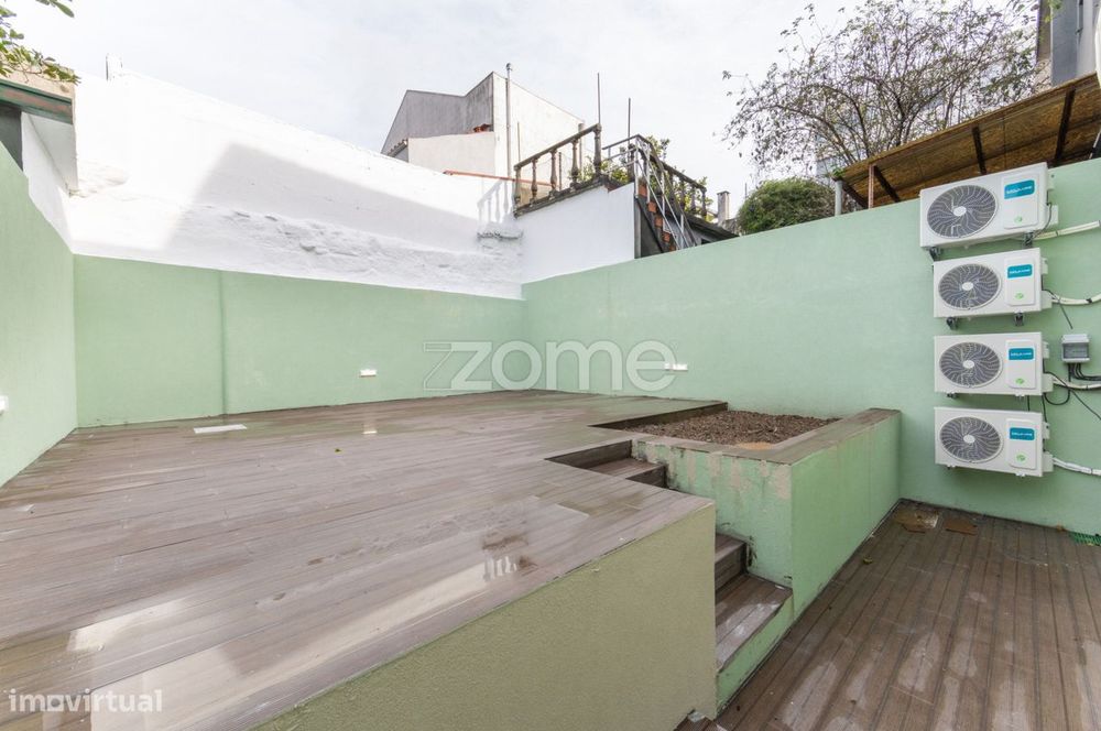 Moradia T3 totalmente renovada com jardim – Porto