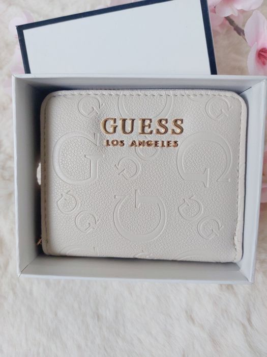 Nowy damski bezowy  kremowy Mały portfel guess złoty zamek złote logo