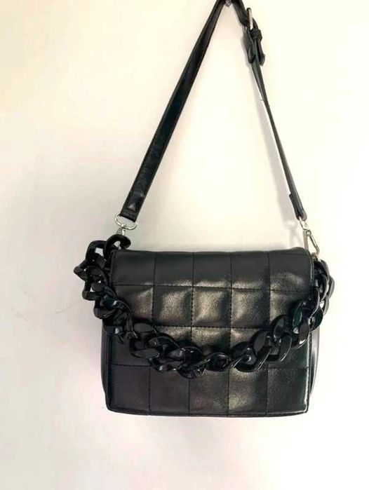 Czarna pikowana torebka