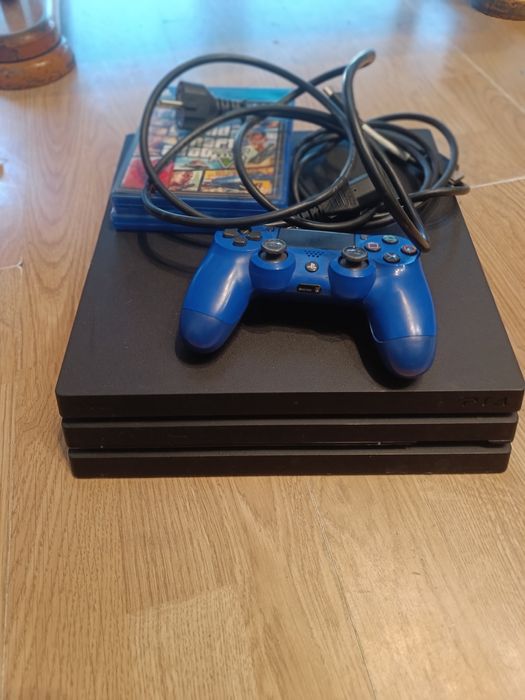 Konsola PS 4 PRO  dysk 1TB