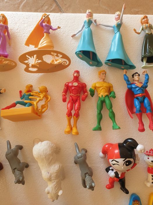 Bonecos McDonald's e outros