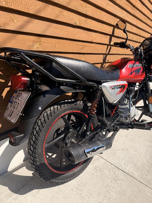 Bajaj boxer 150.