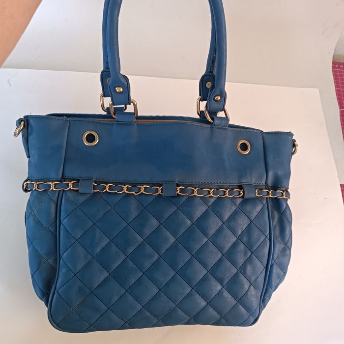 Mala senhora azul64752018641281122