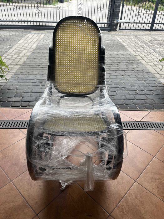 Fotel bujany czarny po renowacji