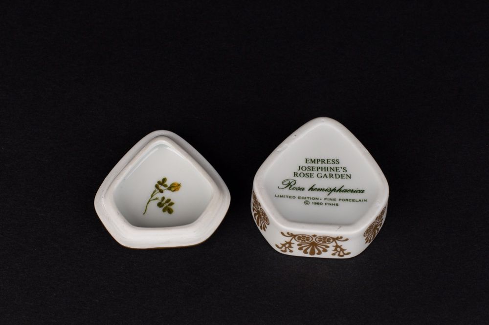 Kolekcjonerskie puzderko porcelanowe Empres Josephine’s rose garden