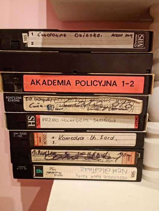 15 kaset VHS nagrane