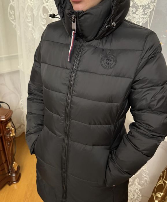 Продаю женакая куртка  зимова TOMMY = HILFIGER