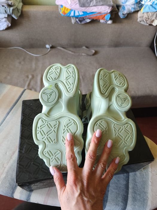 Продам босоніжки Jordan 23.5 см