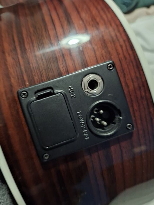 Guitarra acústica electrificada