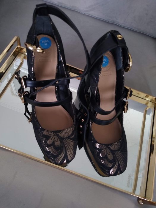 Czółenka, półbuty Guess rozmiar 38 złoto, czerń