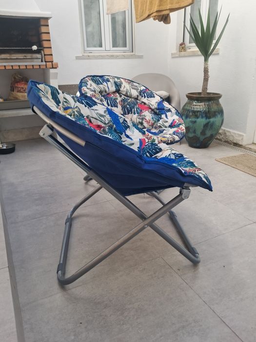 Mesa de jardim + 2 cadeiras de jardim