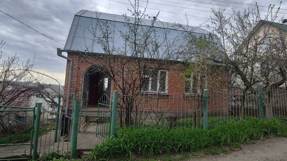 Продається цегляний будинок , р-н Ружична