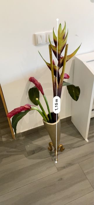 Vaso decorativo com flores artificiais