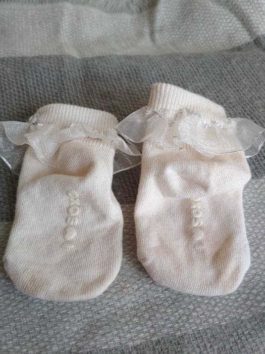 Buciki koronkowe z gumeczką r 20/21 + skarpetki Soxo