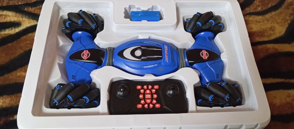 Трюкова машинка перевертень зі звуком і колесами що світяться