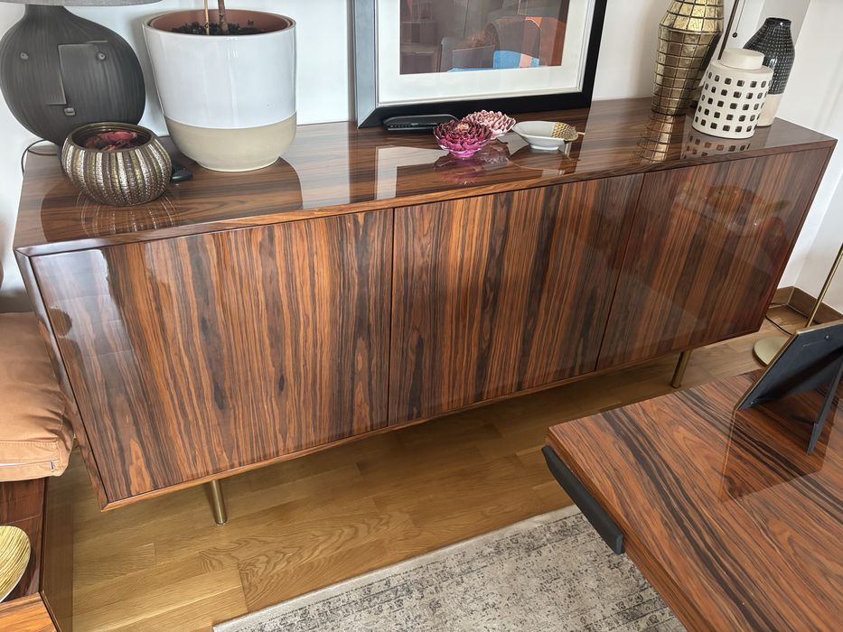 Aparador em pau ferro alto brilho Interdesign