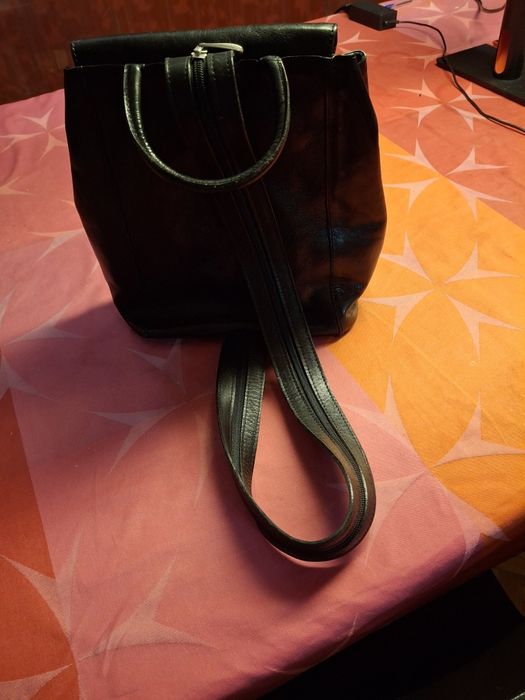 Mochila de pele preta