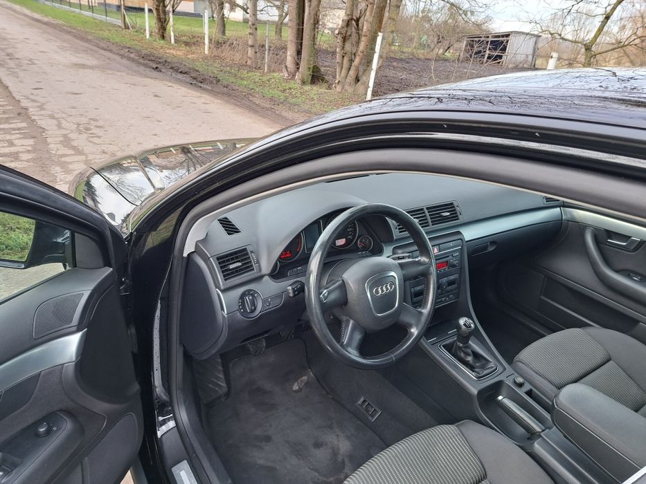 Audi a4b7 1.8t. Bardzo ładne auto. Do jazdy.
