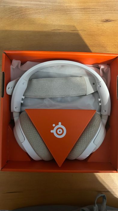 Steelseries Arctis Nova 5 Wireless
