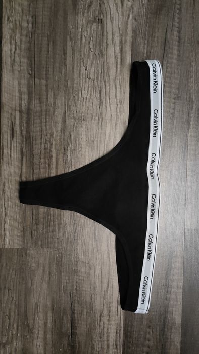 świetne nowe stringi Calvin Klein