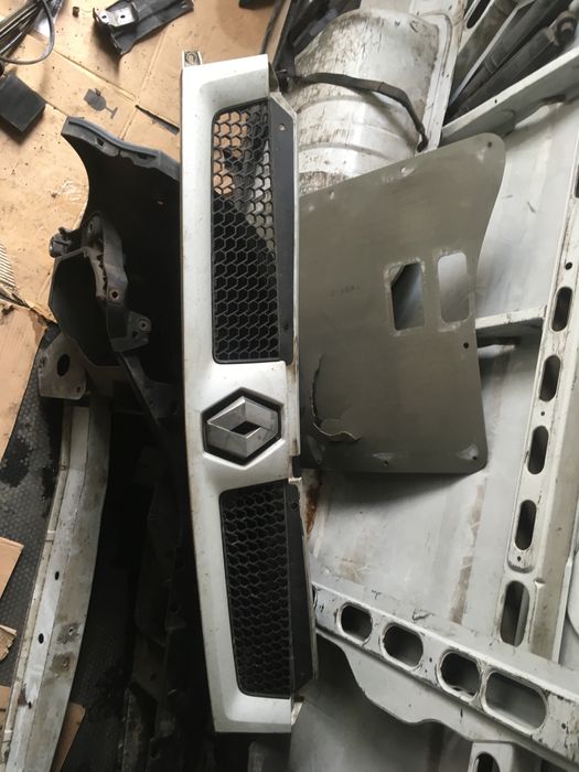 Решетка передняя рено мастер