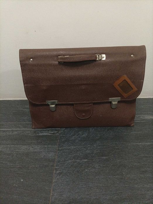 Zabytkowy skurzany tornister w bardzo dobrym stanie