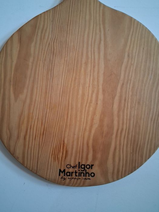 Large Round Cutting/Serving Board with Handle503552050610851843