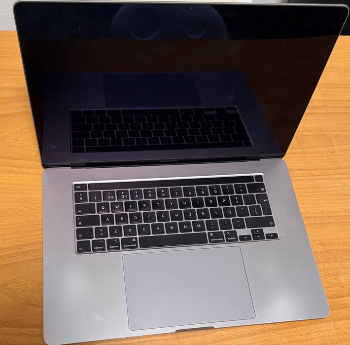 Macbook pro 16 polegadas para peças ou reparação