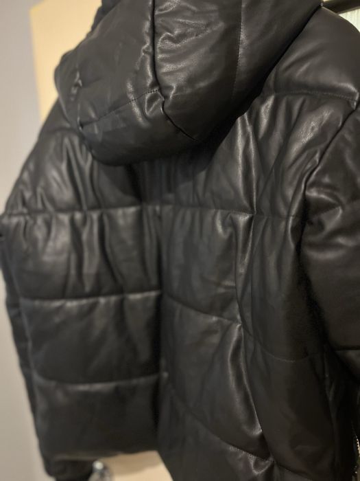 Guess Kurtka puchowa damska Czarna