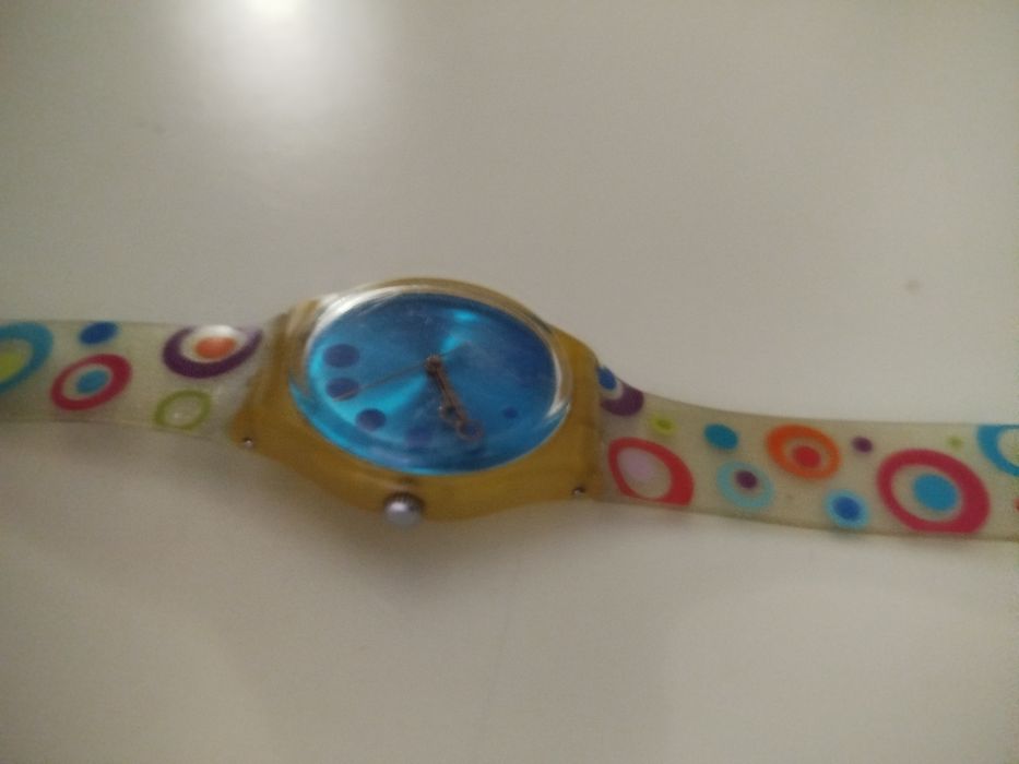 Relógio Swatch sem pilha a funcionar
