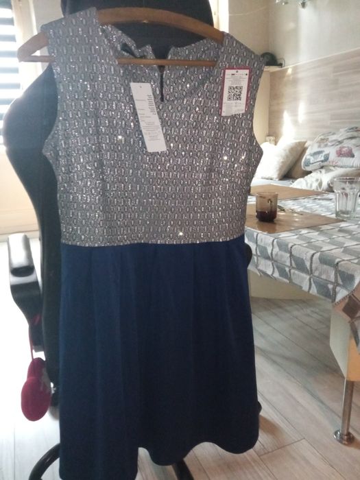 Nowa niebieska sukienka