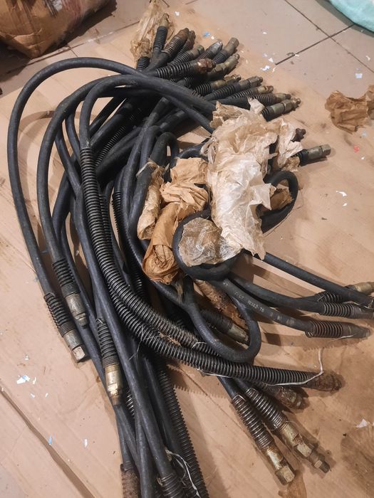 Продам тормозни шланги краз нові є ризна довжина