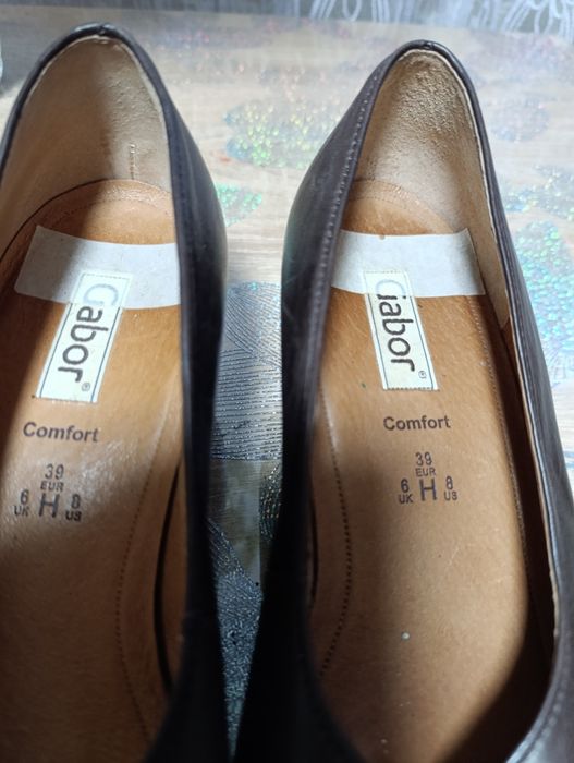 Продам недорого женскую обувь или обменяю на зерно.