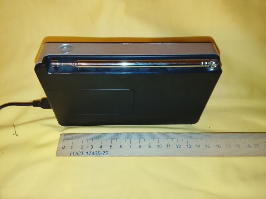 Радиоприемник цифровой. Отлично работает. Сеть- батарейки