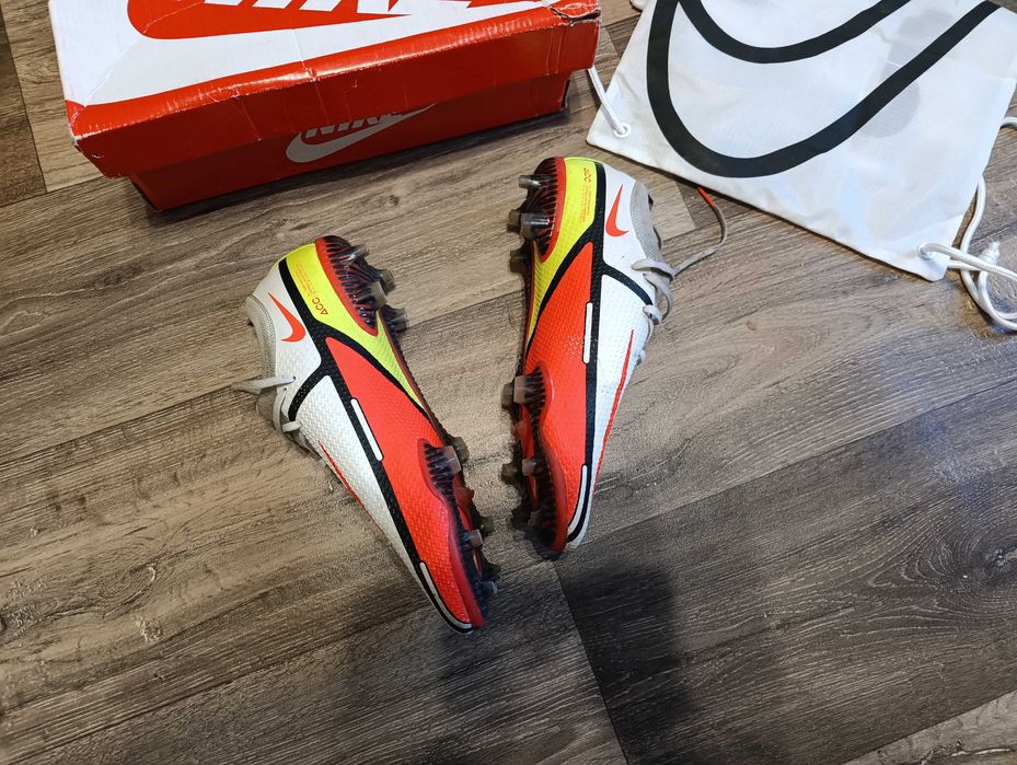 Футбольне взуття бутси Nike