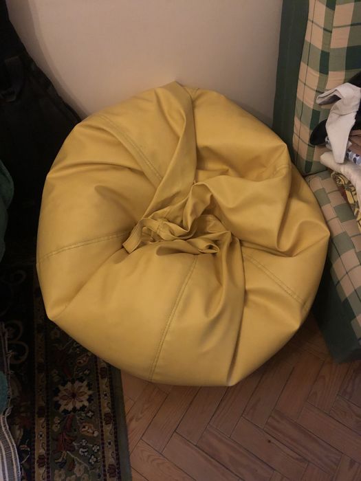 Pufe amarelo super confortavel