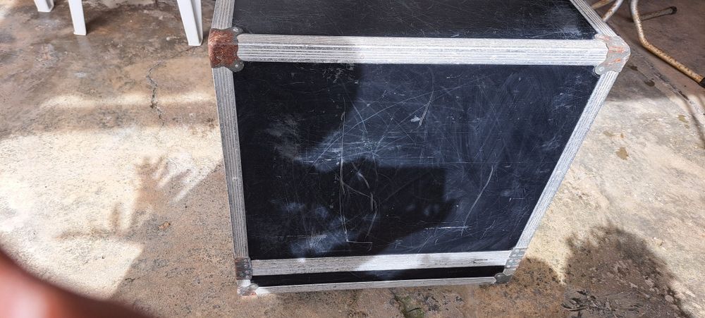 Flight case, caixa amplificador, cabos etc