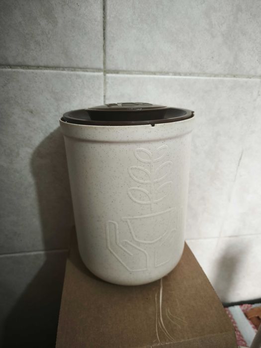 Vendo máquina Dolce Gusto + depósito de cápsulas