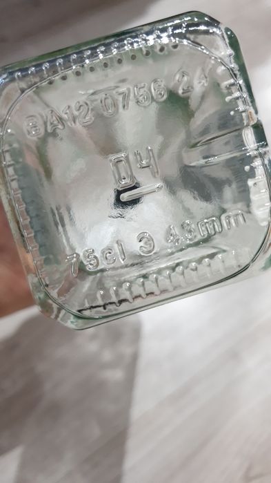 Szklana butelka zakręcana z gwintem  0.75 ml.butelki   bidon