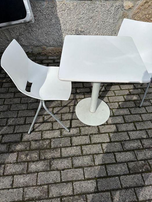 Tables and Chairs64309657280385122