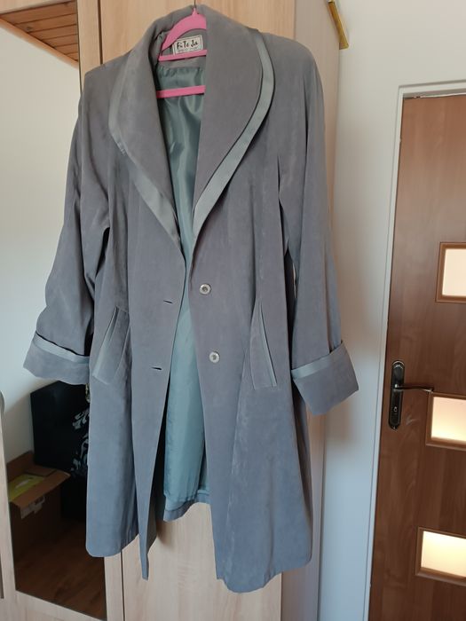 Siwy płaszczyk wiosenno-jesienny..