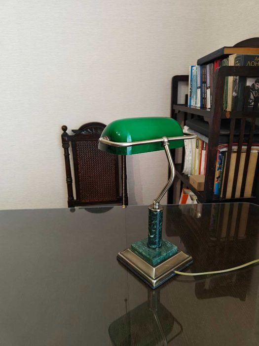 Лампа настольная классическая