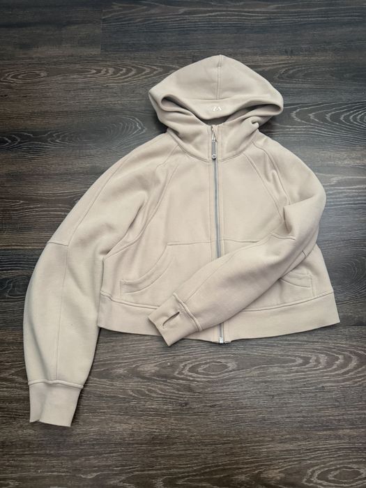 Кофта lululemon.