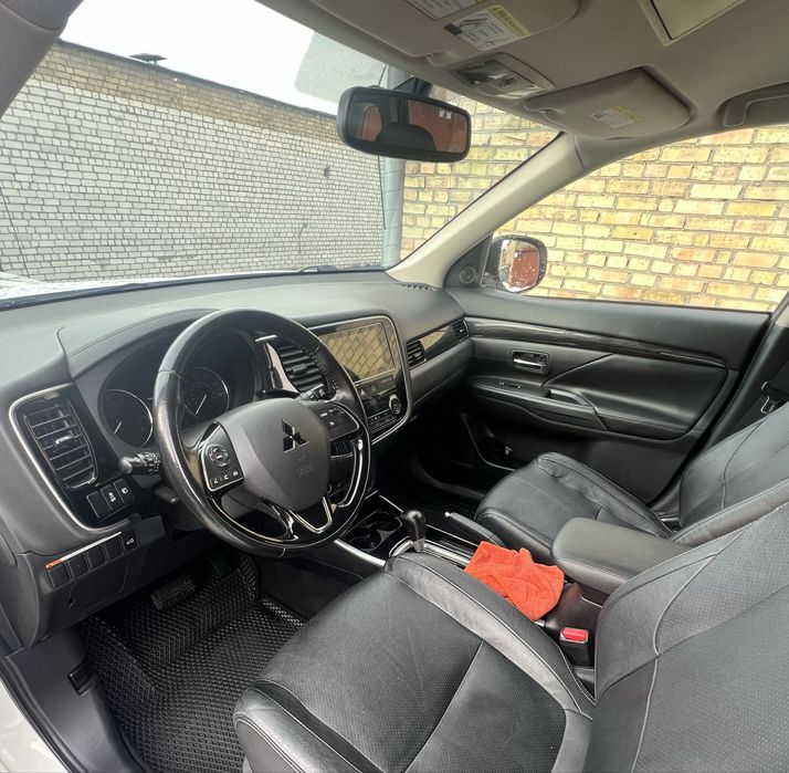 Mitsubishi outlander  (мітсубісі, аутлендер)