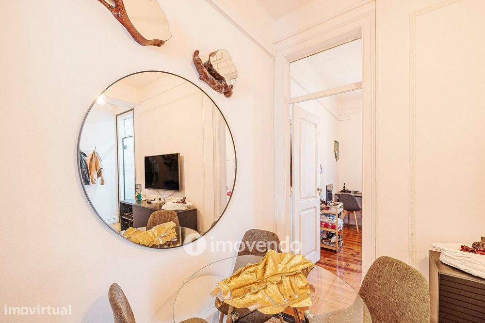 Apartamento T2 mobilado e com cozinha equipada, na Penha de França