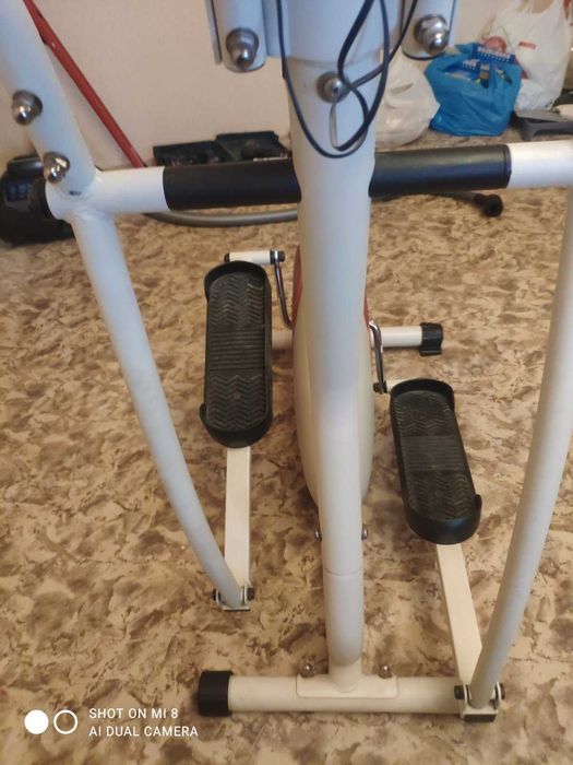 тренажер Орбитрек для занятий спортом