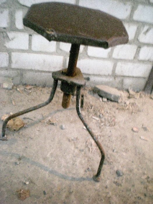 Стульчик детский для пианино, регулируемый,очень крепкий